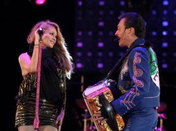 El concierto estará cargado con los temas de su más reciente disco 'Los Tigres del Norte and friends; MTV Unplugged'. ARCHIVO  /