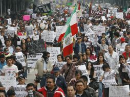 Al contingente se van integrando jóvenes, amas de casa y padres de familia. AP  /