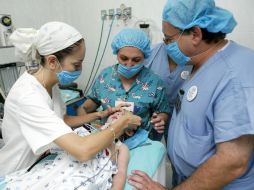 Los médicos realizaron la intervención quirúrgica por más de 16 horas. ARCHIVO  /