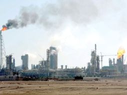 El crudo es enviado hacia Turquía, y es refinado, y enviado de nuevo hacia Kurdistán. ARCHIVO  /