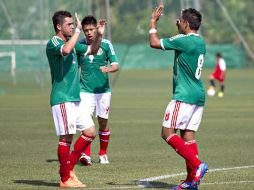 Marco Fabián (der) fue el autor del gol por parte del combinado nacional. ESPECIAL  /