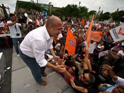 Alfaro con simpatizantes reunidos en Plaza Liberación.  /