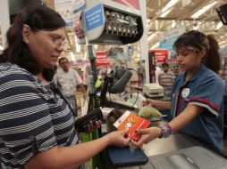 En los primeros sitios está Wal-Mart de México Adelante, con 8.39, una de las veinte instituciones evaluadas. ARCHIVO  /