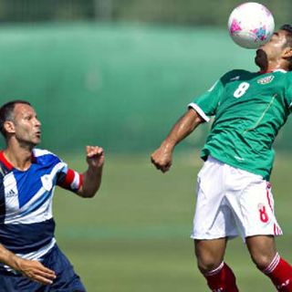 Marco Fabián se engalla