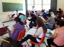 Aspirantes realizan hoy en Chilpancingo el examen del concurso de plazas para maestros. NTX  /