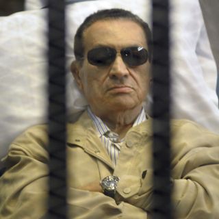 Fiscalía egipcia ordena regreso a prisión de Mubarak