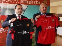El gobernador de Quintana Roo, Roberto Borge y el presidente del Mallorca, Jauma Cladera. ESPECIAL  /