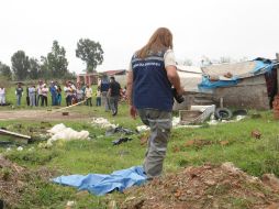 El IJCF encontró en el lugar un cinturón negro y pantalón de mezclilla con manchas de sangre. ESPECIAL  /