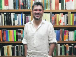 VOCACIÓN. León Plascencia reparte su creación entre la poesía y la pintura.  /
