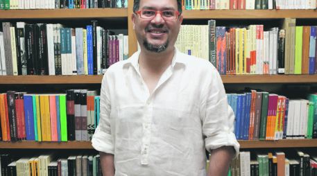 VOCACIÓN. León Plascencia reparte su creación entre la poesía y la pintura.  /