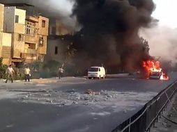 Un vehículo ardiendo en Naher Aisha, Damasco, Siria. EFE  /