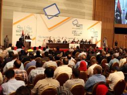 Los resultados de las elecciones celebradas el pasado día 7 son presentados por el presidente de la Comisión Suprema Electoral. EFE  /