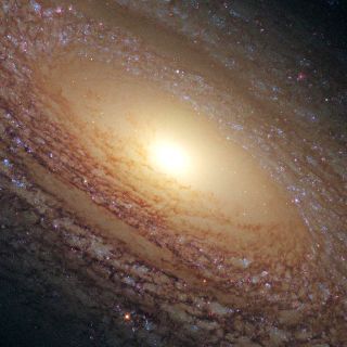 Quásar distante observado con precisión muy superior al ojo humano