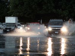 Expertos sugieren, para evitar inundaciones, la habilitación de más espacios verdes para que el suelo capte el agua de lluvia. ARCHIVO  /