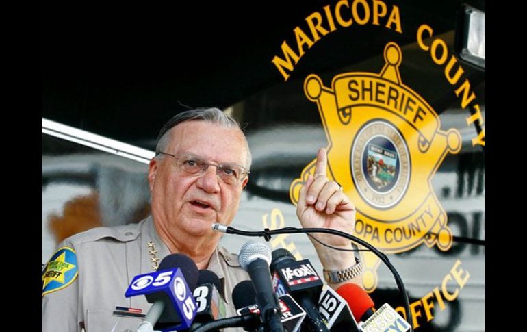 Joe Arpaio es acusado de aplicar perfil racial en sus detenciones. ARCHIVO  /