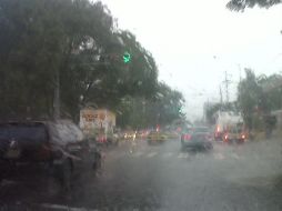 Se recomienda a los automovilistas manejar con precaución.  /
