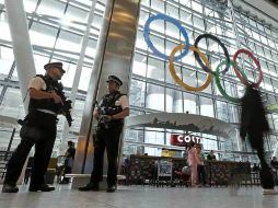 Los mexicanos vivirán de cerca la seguridad que se ha implementado en el aeropuerto Heathrow de Londres. AP  /