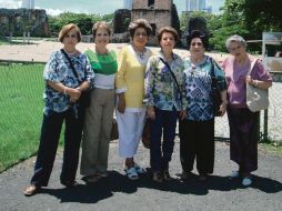 PANAMÁ LA VIEJA. Hellen, Ana, Emily, Guicha, Mila y Lolita en Panamá La Vieja, al fondo un grupito de rascacielos.  /
