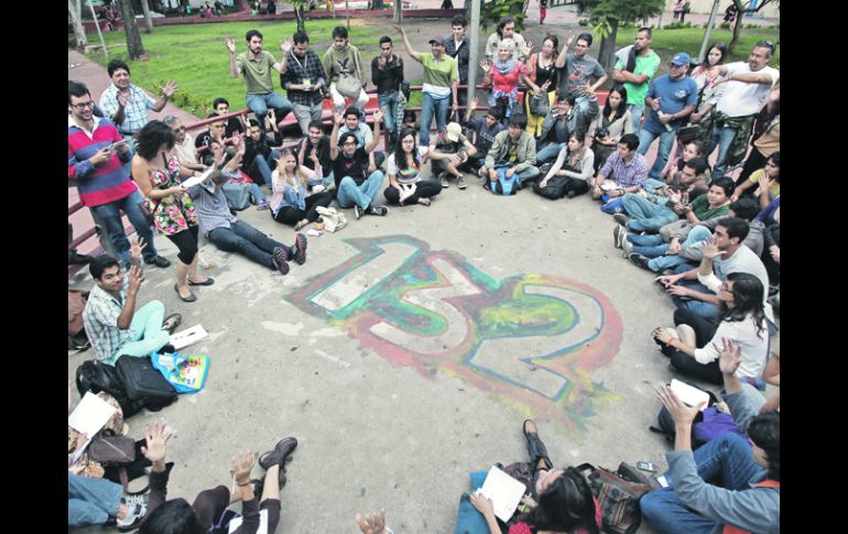 Integrantes del movimiento estudiantil se han ''apoderado'' del Parque Revolución.  /