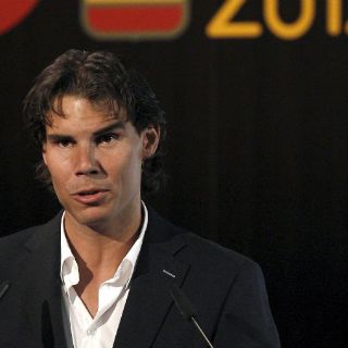 Españoles animan a Nadal