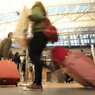 Implementa El Salvador control sanitario a viajeros