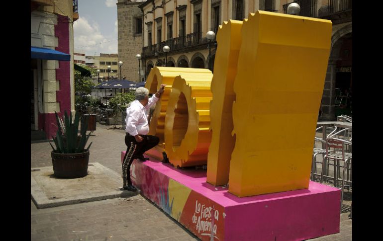 Mobiliario de los Juegos Panamericanos sigue instalado en las calles de la ZMG.  /