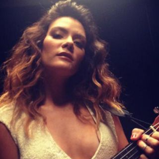 Alfombra roja de Premios Juventud se convierte en desfile de modelos latinos