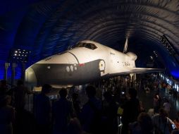El transbordador permanecerá alrededor de tres años en el museo Intrepid hasta que se le construya su hogar definitivo. REUTERS  /