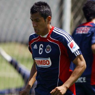 Omar Esparza levanta la mano para ser titular