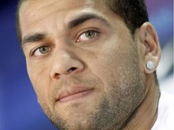 Dani Alves se añade a la lista de jugadores que están a disposición de Tito Vilanova. ARCHIVO  /