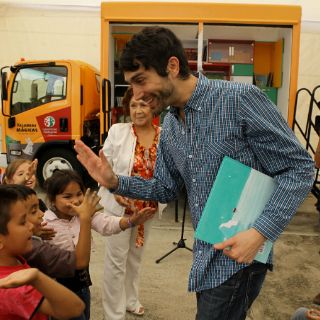 Disfrutan de la lectura con Benny Ibarra