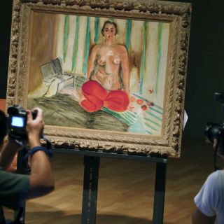 Mantienen presos a vendedores del Matisse robado