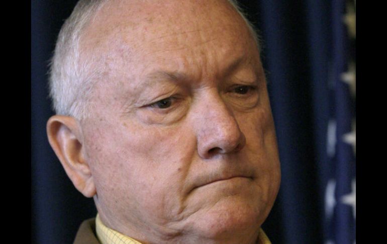 En 2006, Pearce se enfrentó a una reacción violenta por nombrar 'Operación Espalda Mojada' al elogiar un programa federal. ARCHIVO  /