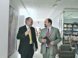 Washington. José Orozco Henríquez, presidente de la CIDH, le da la bievenida a Emilio Álvarez Icaza. NTX  /