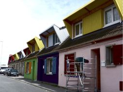 Algunas de las casas que son remodeladas dentro del innovador proyecto de vivienda social. EFE  /