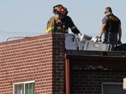 La policía local de Aurora ha indicado que algunos agentes intentarán hoy entrar en el apartamento. AP  /