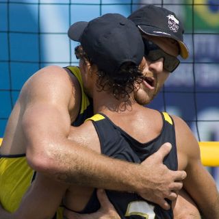 Brasil y EU ruedan la pelota en el voleibol de playa