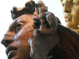 Las enormes cabezas hechas de bronce, obras del escultor mexicano Javier Marín. ARCHIVO  /