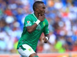 Burbano celebra el primer gol del parte por parte de los Esmeraldas. MEXSPORT  /