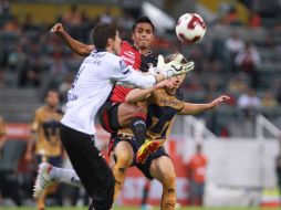 Acción del partido que dio arranque a la temporada Apertura 2012 de la Liga MX en el Jalisco.  /