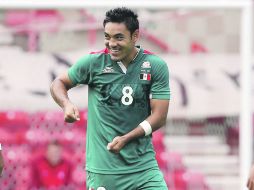 Responde de nuevo. Marco Fabián celebra la anotación del gol mexicano. EFE  /