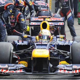 Vettel es sancionado y baja al quinto lugar