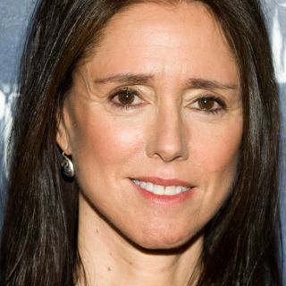 Julie Taymor sostiene pláticas con los Rovzar