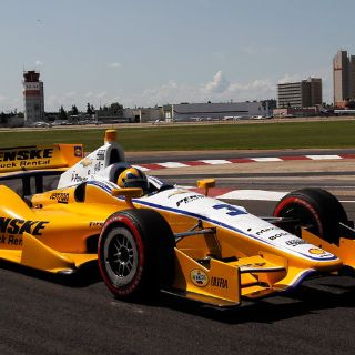 Castroneves gana y sube al segundo sitio del campeonato