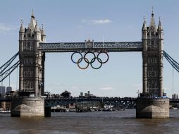 Tower Bridge decorado con lo Aros Olímpicos. NTX  /