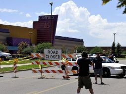 El padre dijo que su hija y su yerno habían esperado durante un año para ver el estreno de la película de Batman. EFE  /