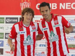 Maximiliano Pérez (i) y Daniel Marquéz fueron presentados en las instalaciones del club. Imagen de @strambotico30.ESPECIAL  /