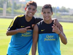 Los azulgranas Jonathan dos Santos (i) y Alexis Sánchez (d) durante un entrenamiento. ESPECIAL  /
