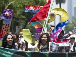 Los jóvenes determinaron por votación no tomar e ingresar a las instalaciones de la televisora, sino hacer un bloqueo pacífico. ARCHIVO  /