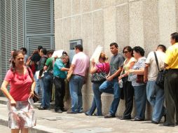 De acuerdo con una muestra representativa de 50 mil tuits que incluían las palabras clave: 'filas'. ARCHIVO  /